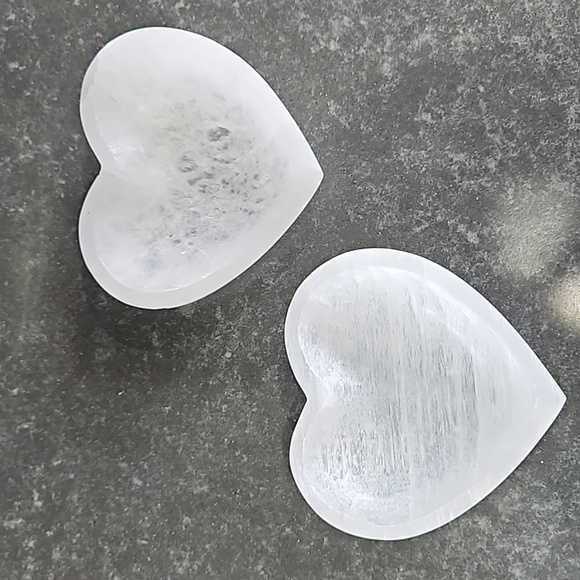 Selenite Charging Bowl Large Heart - Picture 5 of 5